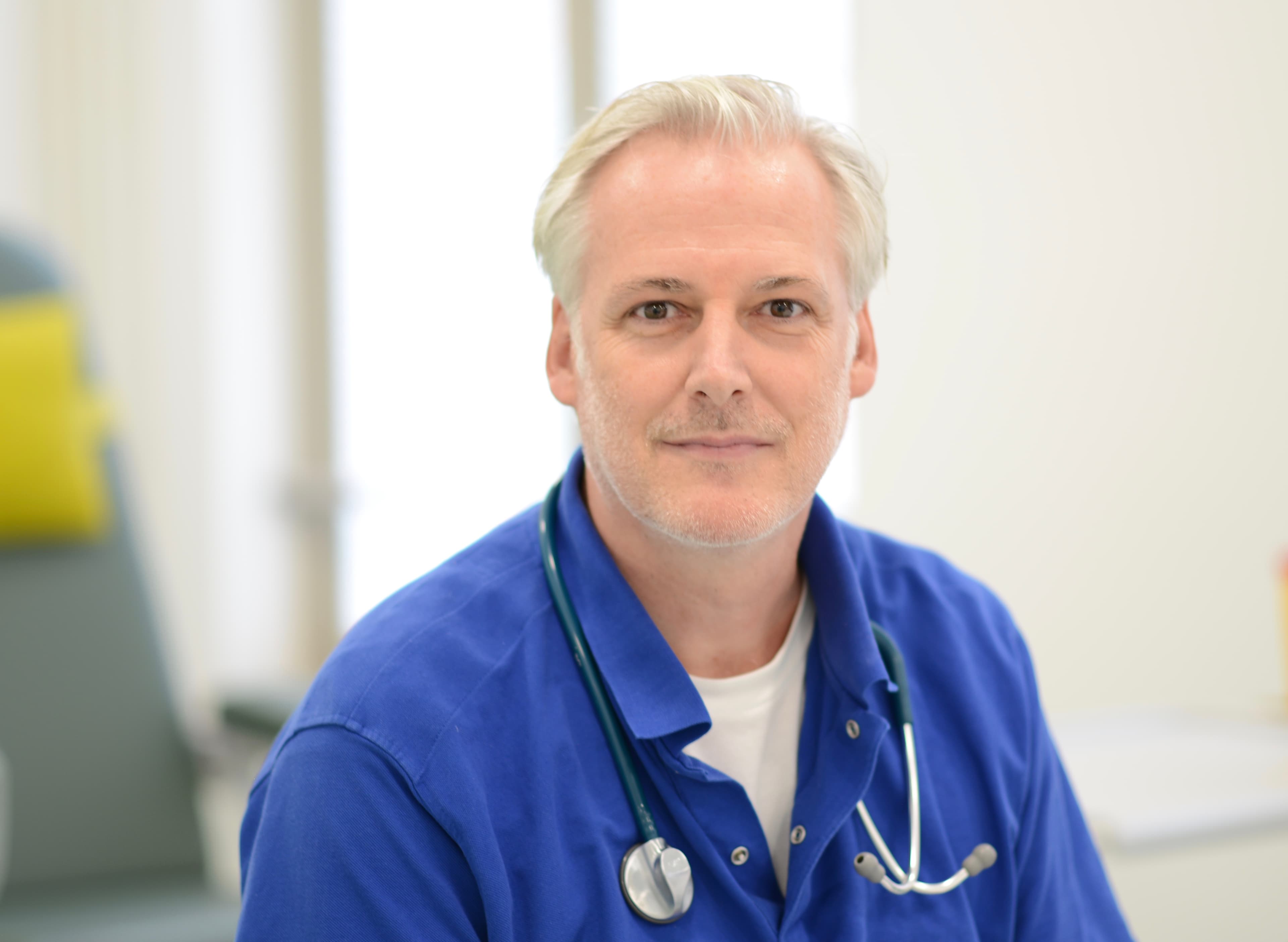 Dr. Alexander Regnery